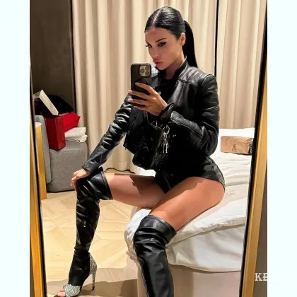 Пикантные мгновения онлайн: флирт и загадка